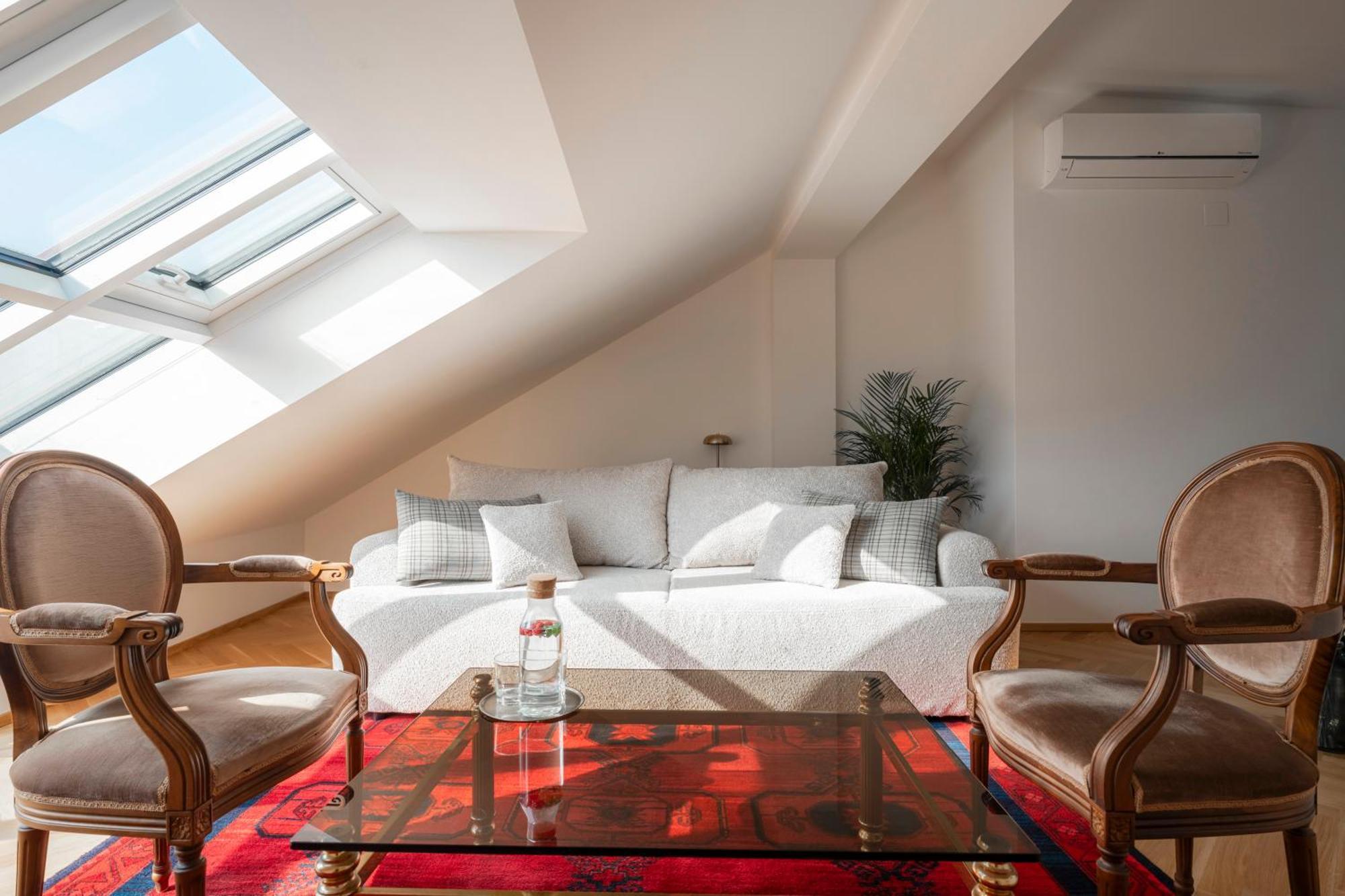 Visit Oomph Apartment Prag