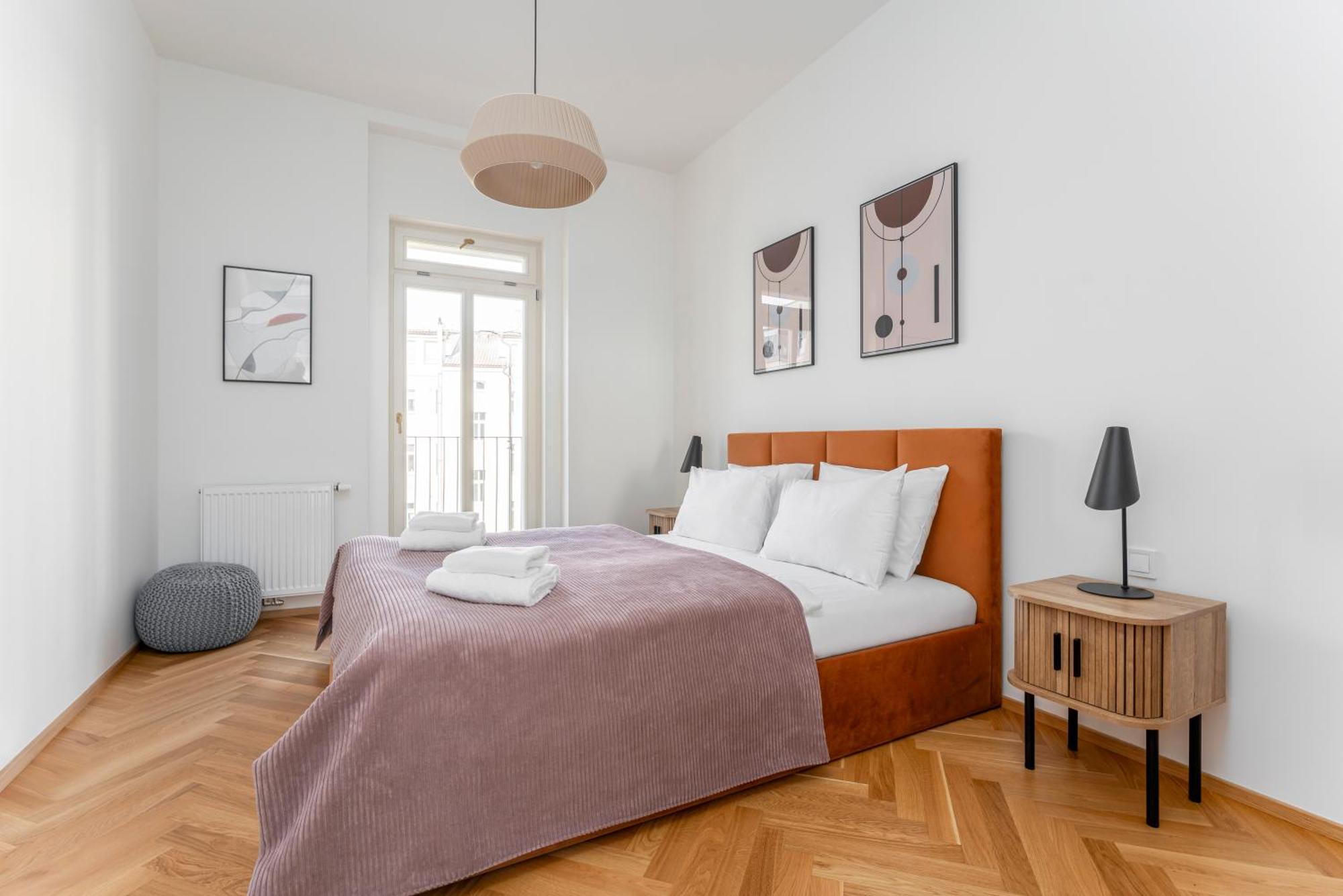 Visit Oomph Apartment Prag